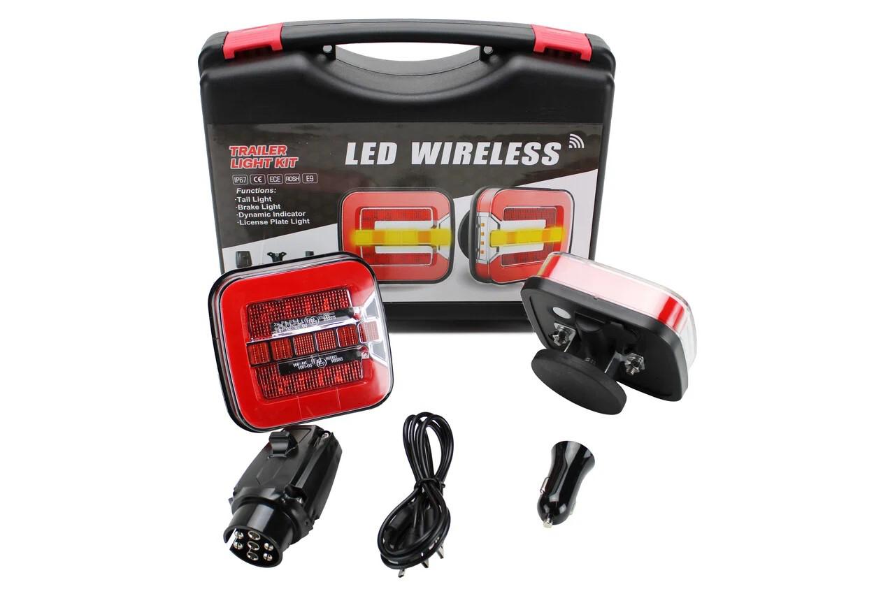 CASE FOR 2 WIRELESS MAGNETIC REAR LIGHTS